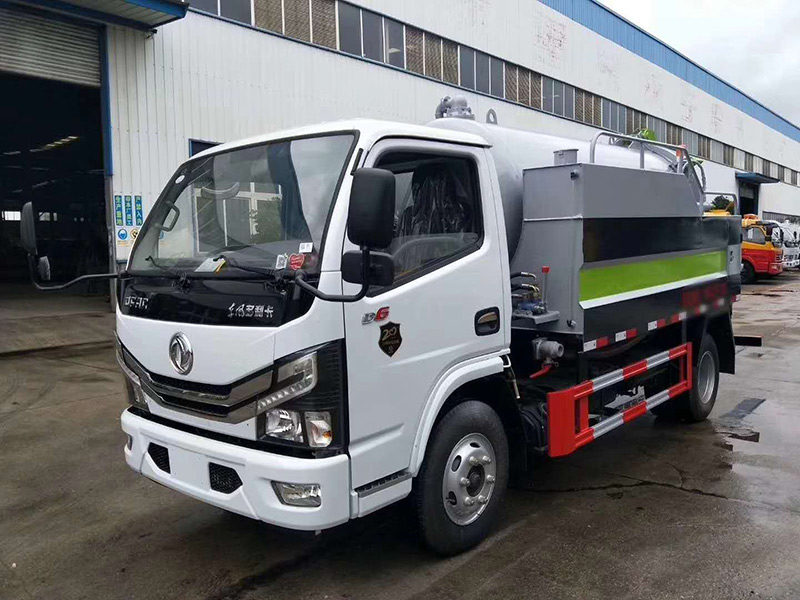 東風多利卡D6清洗吸污車
