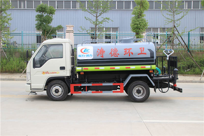 福田時(shí)代綠化噴灑車