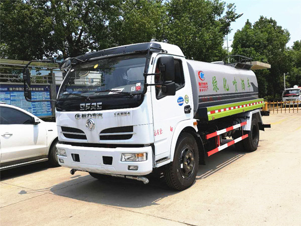國五東風(fēng)福瑞卡8噸灑水車