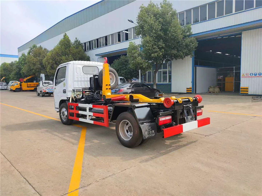 國六東風(fēng)小多利卡勾臂式垃圾車