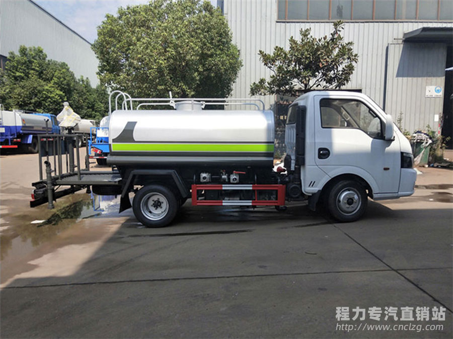 國六東風小型3噸灑水車