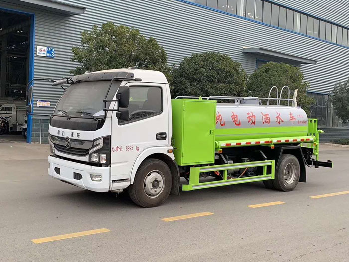 東風(fēng)凱普特純電動(dòng)小型灑水車發(fā)車