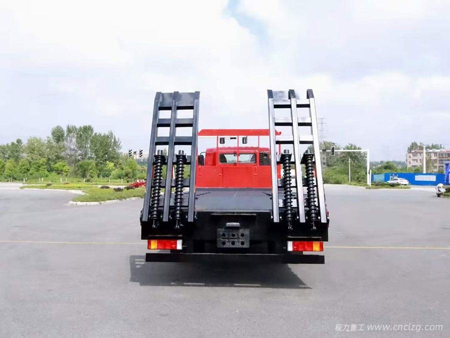東風(fēng)華神國(guó)六小三軸平板車(chē)